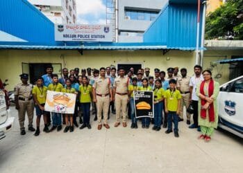 Manthan School Students Honor Police Officers with Handmade Cards on Police Commemoration Day