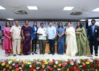 Dr Ishari K Ganesh Founder Chancellor of VISTAS Donates Rs 1000000 to World Carrom Champion Ms Khazima on International Womens Day | International Khabar Dr. Ishari. K. Ganesh Founder Chancellor of VISTAS Donates Rs. 10,00,000 to World Carrom Champion Ms. Khazima on International Women’s Day