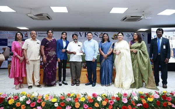Dr Ishari K Ganesh Founder Chancellor of VISTAS Donates Rs 1000000 to World Carrom Champion Ms Khazima on International Womens Day | International Khabar Dr. Ishari. K. Ganesh Founder Chancellor of VISTAS Donates Rs. 10,00,000 to World Carrom Champion Ms. Khazima on International Women’s Day