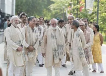 Padma Shri Awardee Sitanshu Yashaschandra Urges Graduates to Question Beliefs, Use Language with Sensitivity at Ahmedabad University’s 15th Convocation