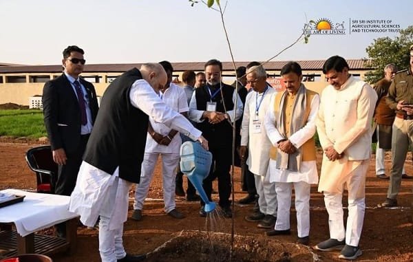 Gurudev Sri Sri Ravi Shankaraposs AOLSSIAST Rewa Model Farm Project Strengthens Natural Farming in Madhya Pradesh | International Khabar Gurudev Sri Sri Ravi Shankar's AOL-SSIAST Rewa Model Farm Project Strengthens Natural Farming in Madhya Pradesh