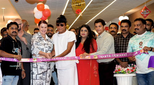 Cristiano Ronaldoaposs Sister Elma Aveiro Visits Chemmanur International Jewellers Keralam | International Khabar Cristiano Ronaldo's Sister Elma Aveiro Visits Chemmanur International Jewellers, Keralam